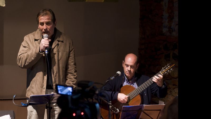 "Bajo el bronce", de la historia a la ficción