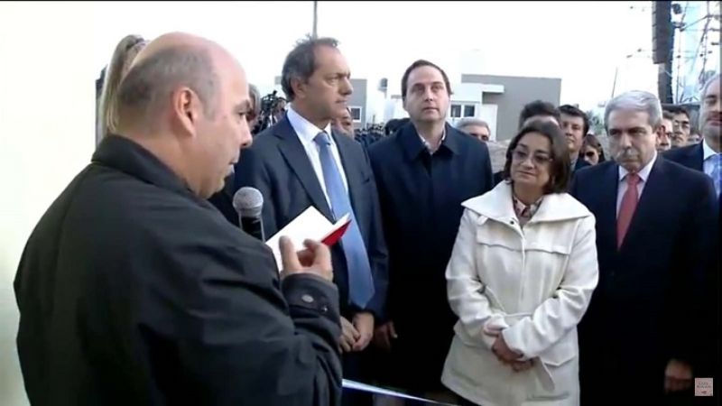 Lucía, junto a Daniel Scioli, entregó las primeras 330 viviendas de Valle Chico