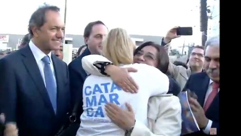 Lucía, junto a Daniel Scioli, entregó las primeras 330 viviendas de Valle Chico