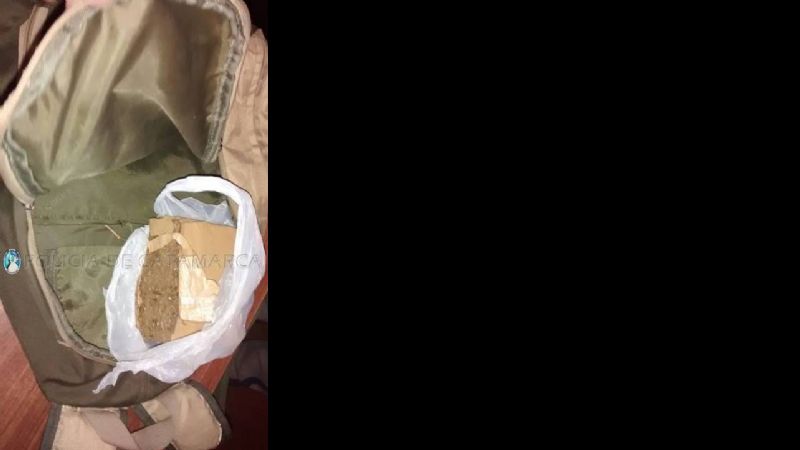 Llevaba medio kilo de marihuana en la mochila