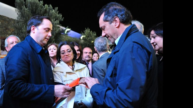 Mera acompañó a Lucía y a Scioli en la entrega de viviendas en Valle Chico