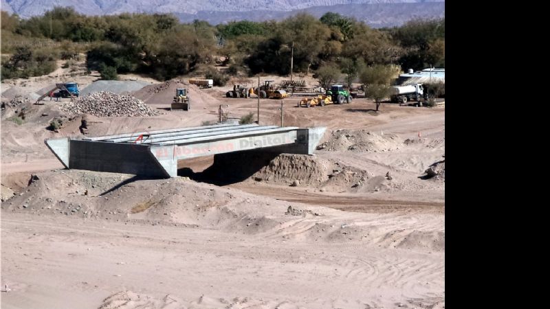 Importante avance de obras del puente sobre el Río Abaucán