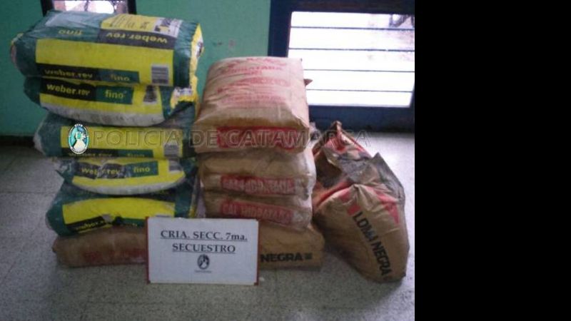 Aprehendieron a dos ladrones y secuestran materiales de construcción robados