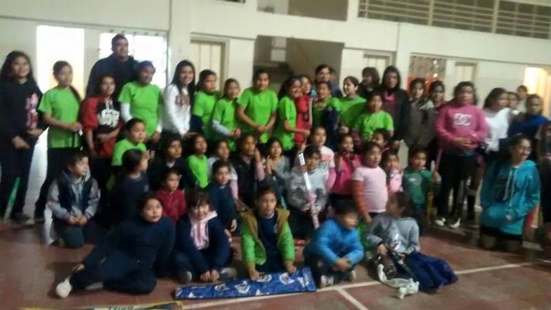 Hockey y fútbol infantil  en las 920 viviendas