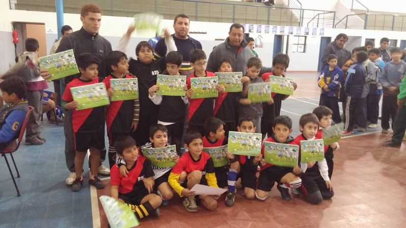 Hockey y fútbol infantil  en las 920 viviendas