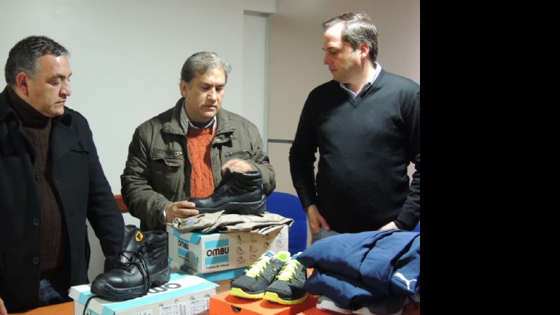 Mera entregó indumentaria a personal de la Liga Catamarqueña