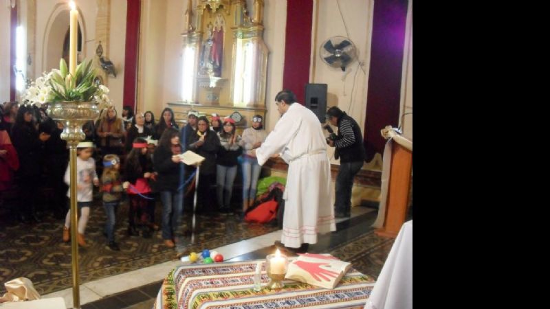 Homenaje de los niños y adolescentes misioneros a la Virgen del Carmen