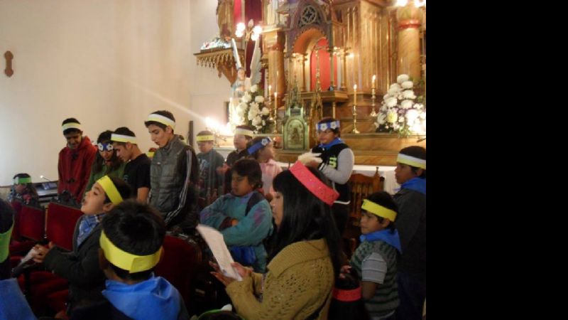 Homenaje de los niños y adolescentes misioneros a la Virgen del Carmen