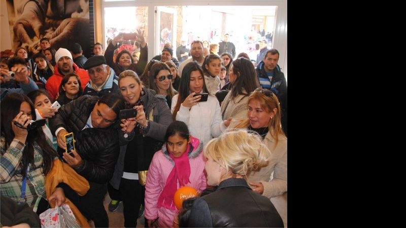 Karina Rabolini recorrió la Fiesta del Poncho