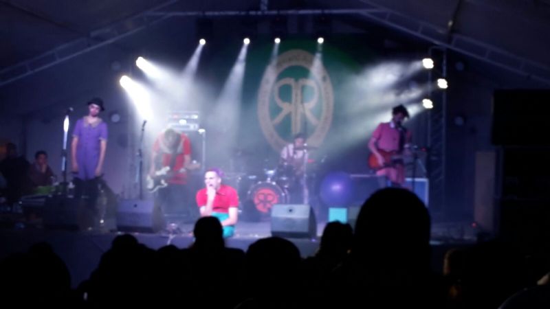 "Rompiendo Rutinas" la rompió en la carpa de Educación