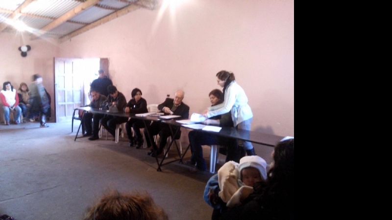 La intendenta Natalia Soria con vecinos del barrio 17 de octubre