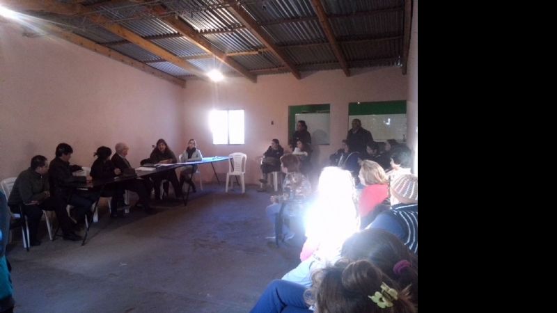 La intendenta Natalia Soria con vecinos del barrio 17 de octubre