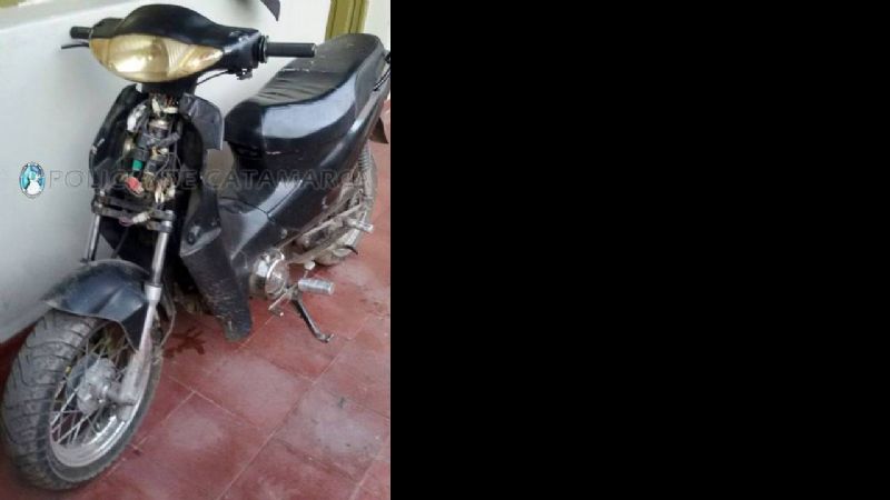Aprehendieron a un joven y secuestran una moto robada