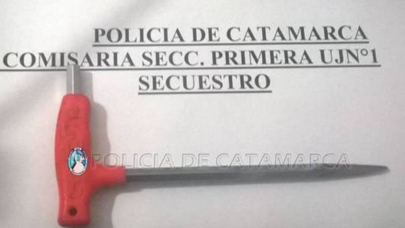 Arrestan a tres sujetos y secuestran una moto