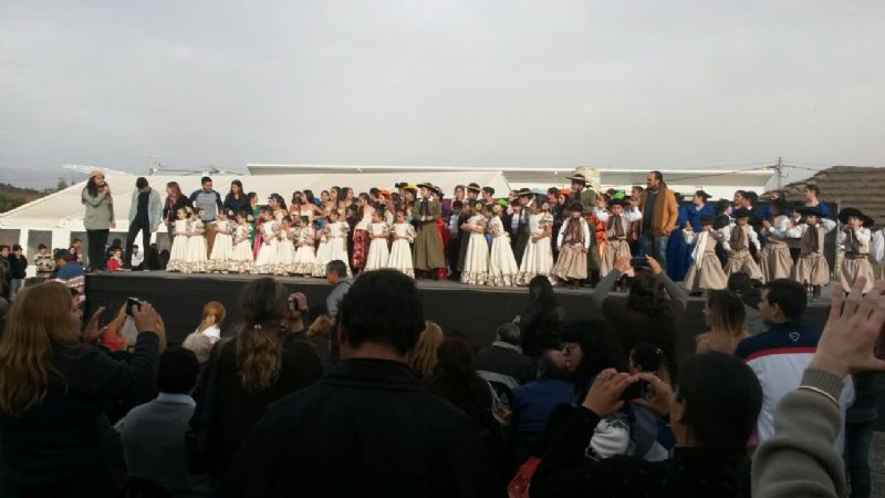 Oferta para el público en la carpa de Educación