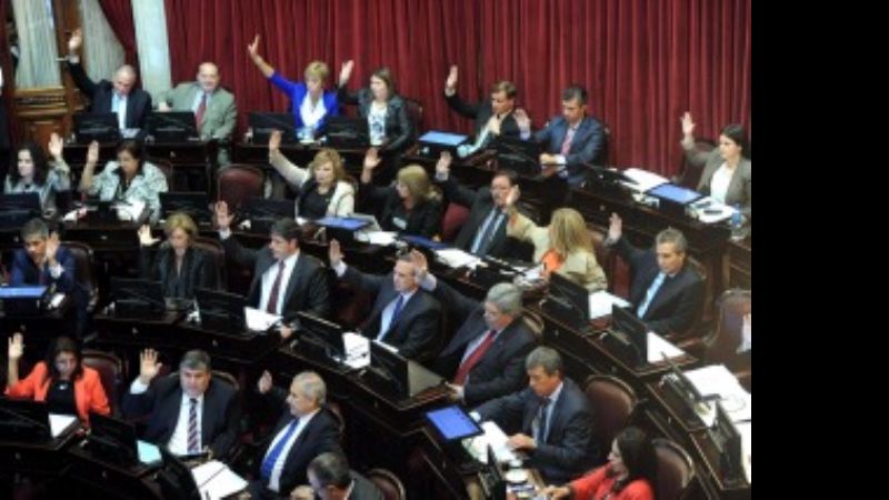 Aprueban la prohibición de los indultos en delitos de lesa humanidad