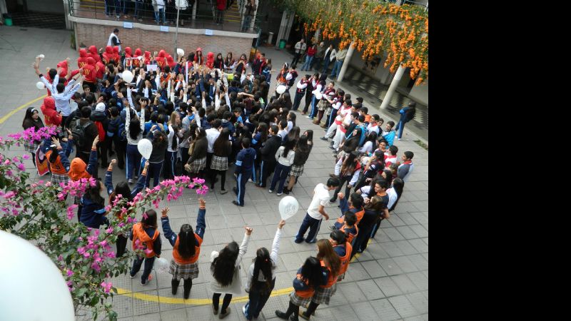 Movida a favor de la vida en el Colegio del Carmen