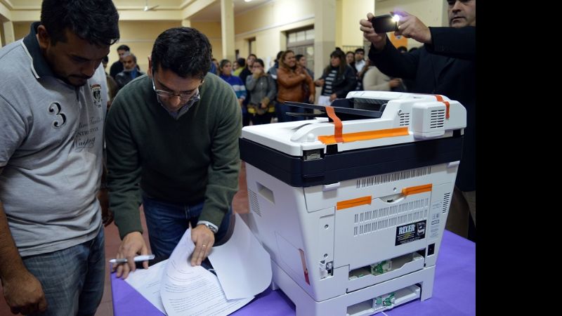 Convenio entre la Secretaria de Gabinete y el Centro de Estudiantes "Maldones"