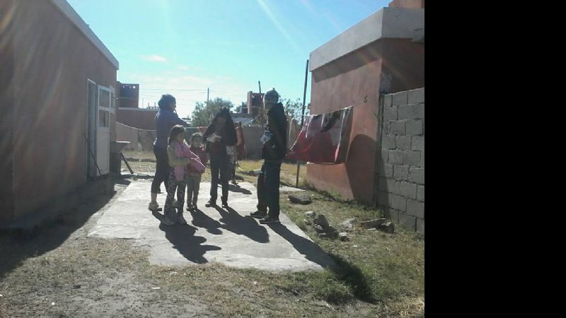 Precandidata a concejal visita los barrios del sur capitalino