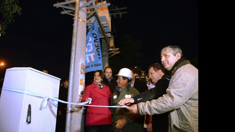 Lucía inauguró el sistema de alumbrado público en el Barrio Eva Perón
