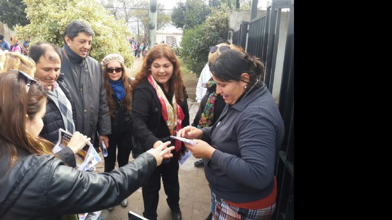 Natalia Soria recorrió el barrio 140 viviendas de Valle Viejo