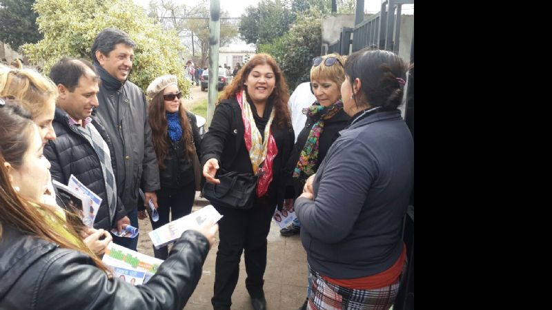 Natalia Soria recorrió el barrio 140 viviendas de Valle Viejo
