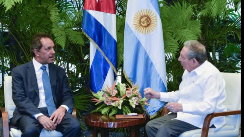 Daniel Scioli se reunió en Cuba con el presidente Raúl Castro