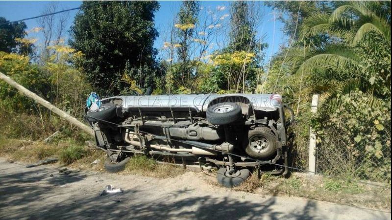 Impactó violentamente contra un poste de luz