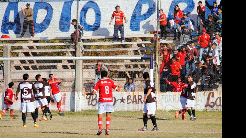 Sureños ganó y lidera; partidazo en empate de “Diablos” y “Sagrados”