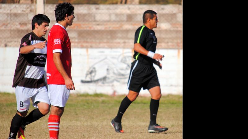 Sureños ganó y lidera; partidazo en empate de “Diablos” y “Sagrados”