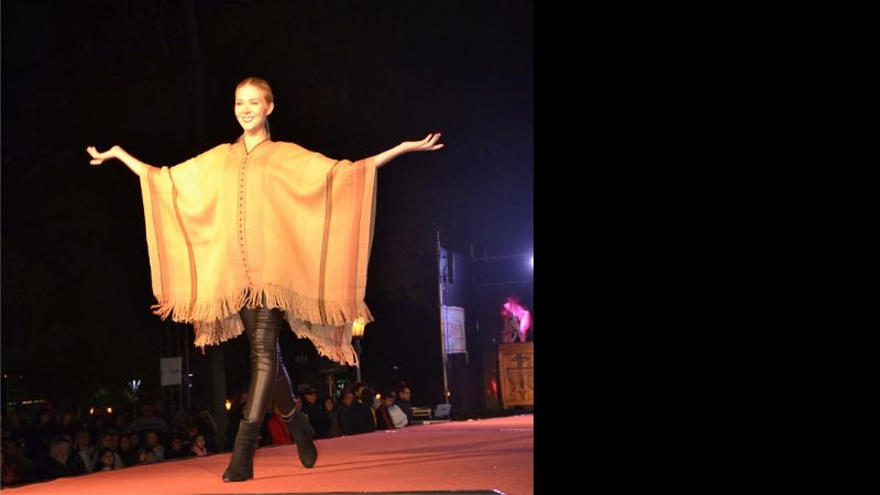 Poncho Mega Show deslumbró junto a las mejores modelos del país