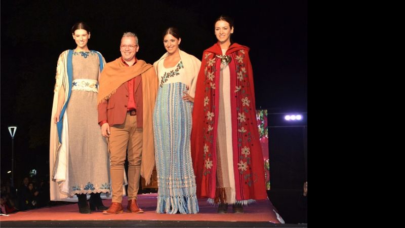 Poncho Mega Show deslumbró junto a las mejores modelos del país