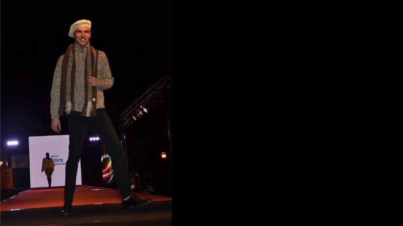 Poncho Mega Show deslumbró junto a las mejores modelos del país