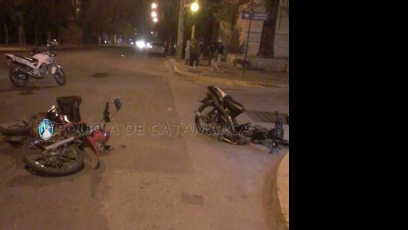Violento choque entre dos motos