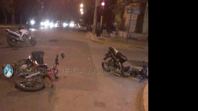 Violento choque entre dos motos