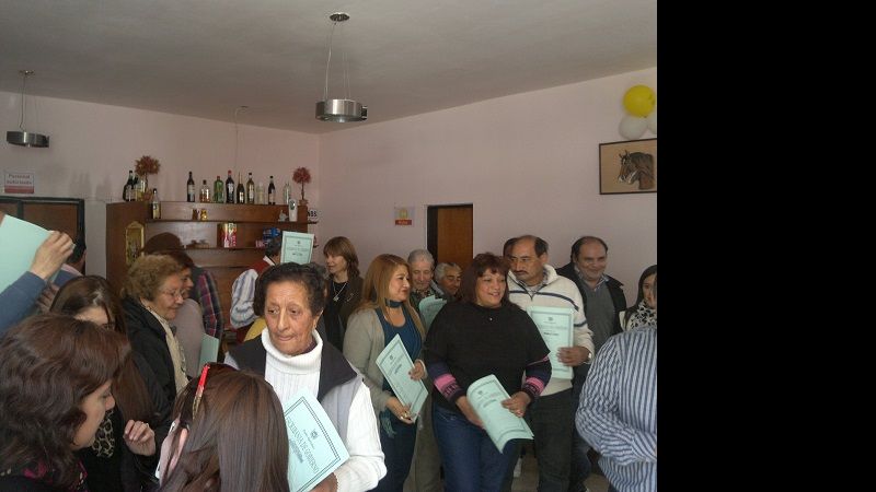 Entregaron títulos de propiedad a vecinos de Los Angeles