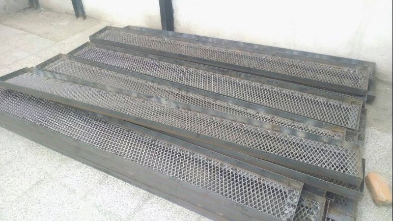 Escalera de emergencia en Escuela Municipal N° 1 de Valle Viejo