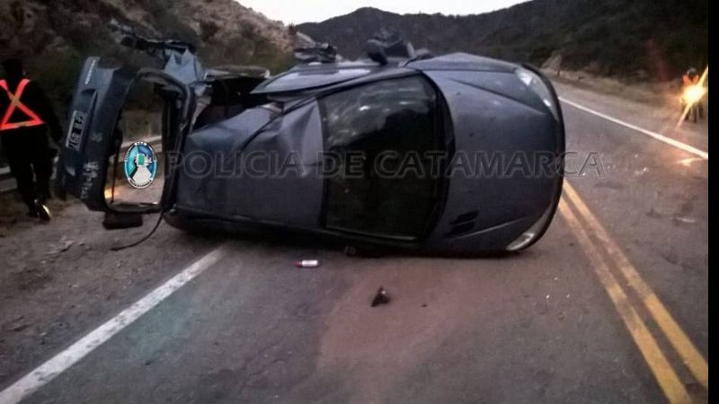 Dos policías volcaron en El Portezuelo