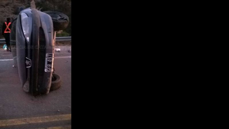 Dos policías volcaron en El Portezuelo