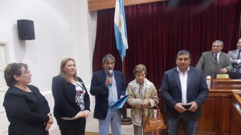 Si Jalile le gana a Vega, Luis Rodríguez se baja