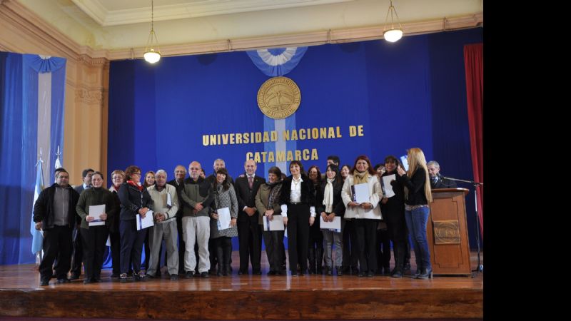 La UNCA oficializó la titularización de más de 100 docentes preuniversitarios