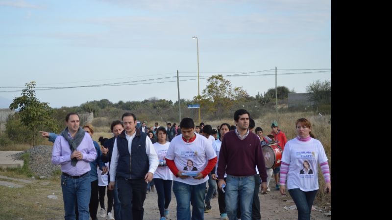 Mera en la caminata y acto del FPV-PJ en los Circuitos 1 y 2