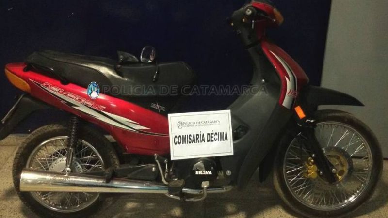 Tras una persecución, aprehendieron a dos ladrones de moto