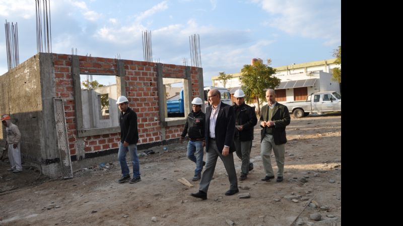 El Rector de la UNCa recorrió obras de nuevas aulas