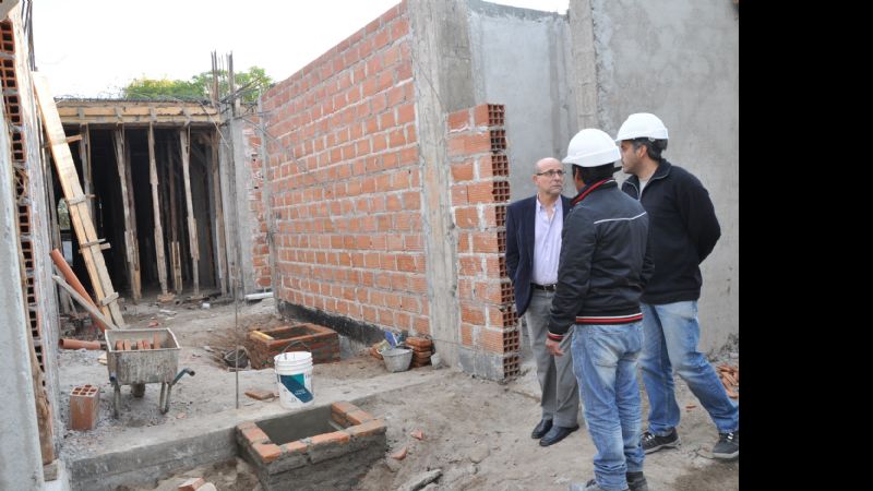 El Rector de la UNCa recorrió obras de nuevas aulas