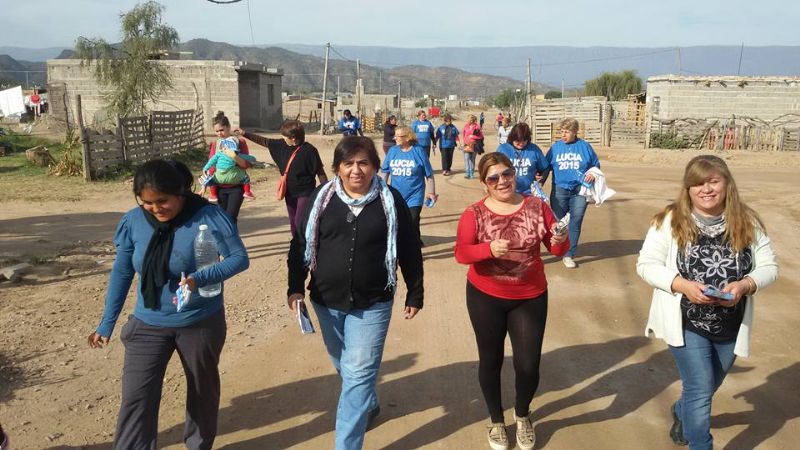 Precandidatos escuchan a vecinos y cuentan sus propuestas