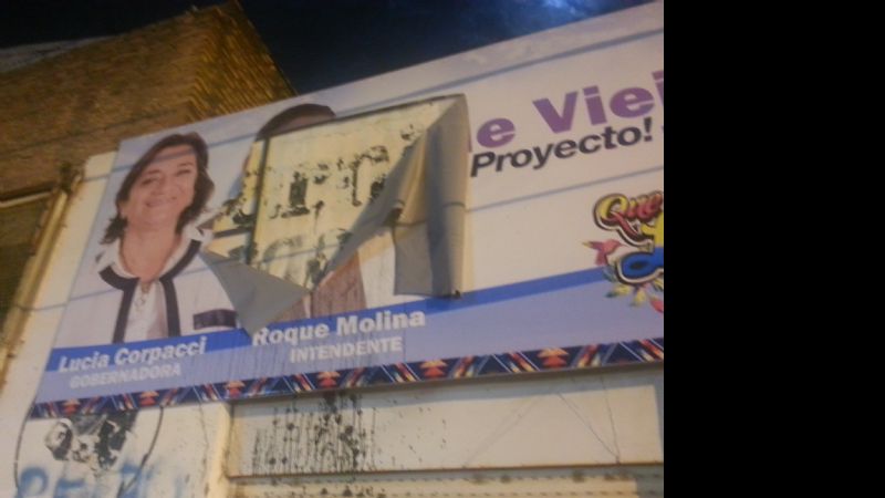 Violentaron cartelería de Molina en Valle Viejo