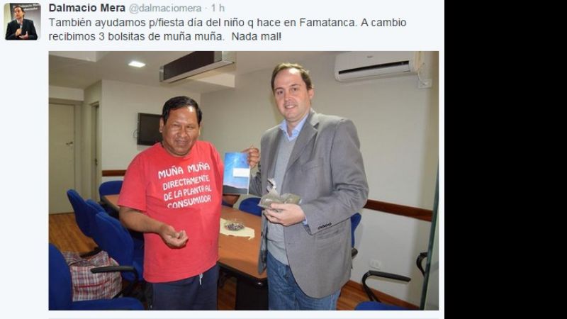 Mera contento con el "muña muña"