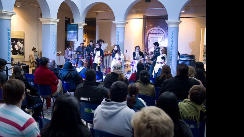 Festival folklórico en la Casa de la Cultura