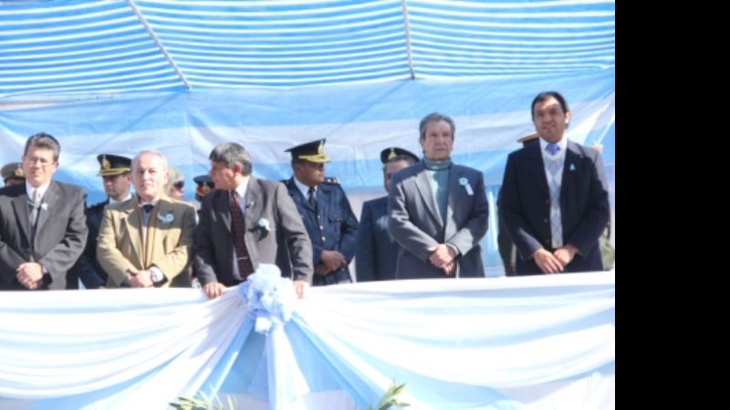Preparativos para el festejo patrio en Santa María